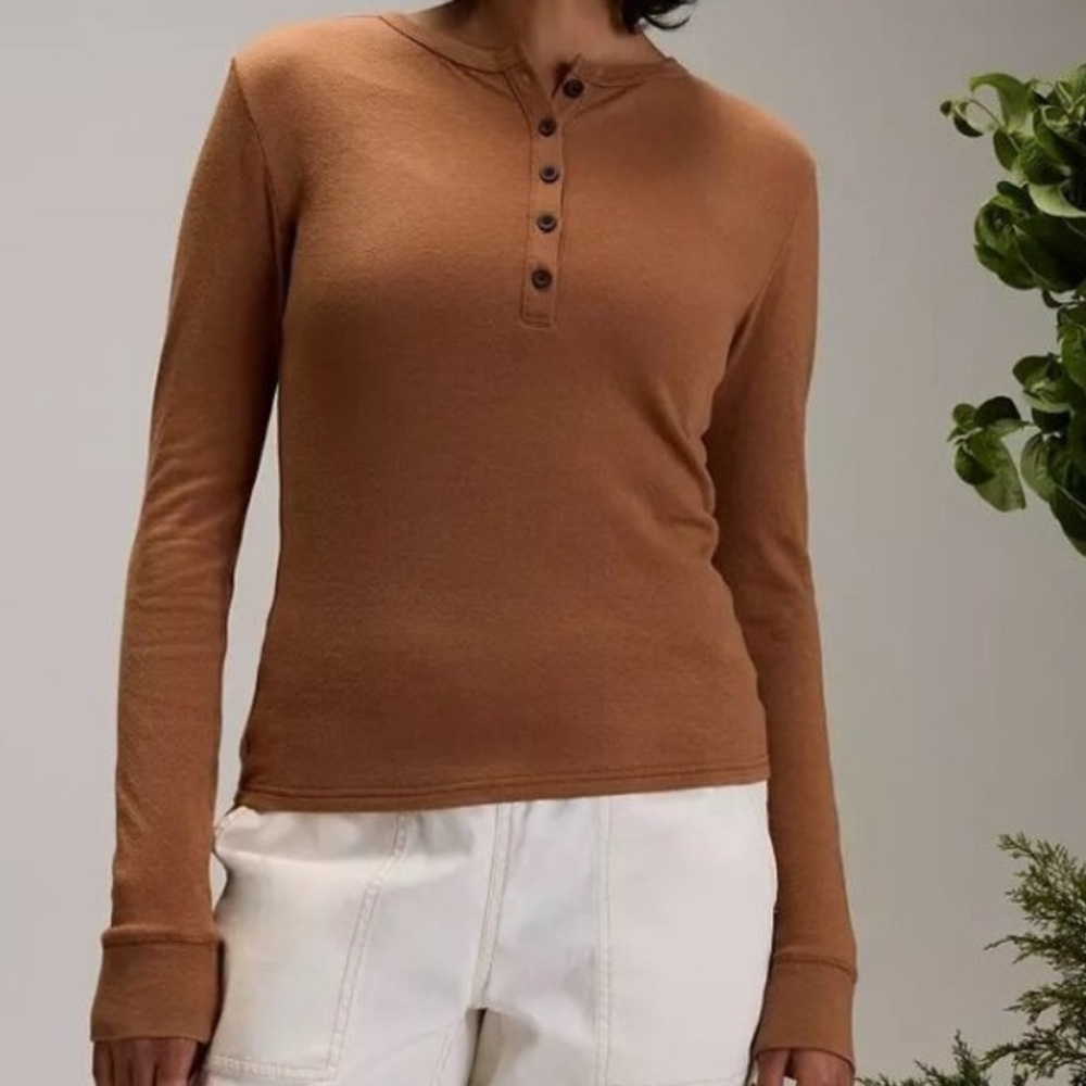 Alpine Design Women’s Tan Buttoned Crew Neck Sweater